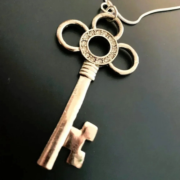 Vintage Silverplated Key Rhinestone Fortune Pendant Fashion Necklace - Picture 5 of 5